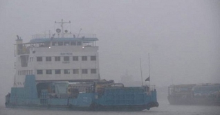 ঘন কুয়াশায় পাটুরিয়া-দৌলতদিয়া নৌপথে ফেরি চলাচল বন্ধ