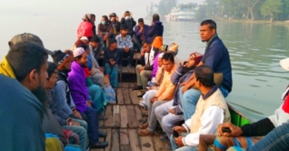 লঞ্চে আগুন: সুগন্ধায় নিখোঁজদের খোঁজে স্বজনরা