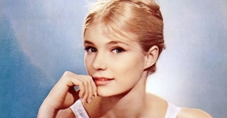 ঘুমের মধ্যে মারা গেলেন হলিউডের নায়িকা