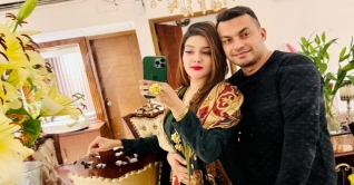 মাহিকে ছাড়া ভাত না খাওয়ার শপথ নিয়েছেন স্বামী! মাহিকে ছাড়া ভাত না খাওয়ার শপথ নিয়েছেন স্বামী!