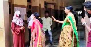 পরীক্ষা দিতে হিজাব খুলতে বাধ্য করা হলো শিক্ষার্থীদের