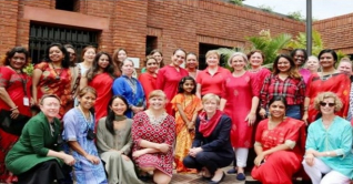 টিপ প‌রে মা‌র্কিন দূতাবাসের নারী কর্মকর্তাদের সংহ‌তি