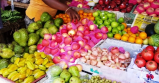 শ্রীলঙ্কায় আপেলের কেজি ১ হাজার, নাশপাতি দেড় হাজার!