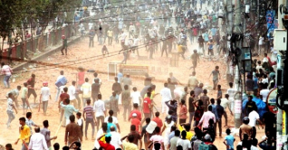 নিউমার্কেটে ককটেল বিস্ফোরণ, যান চলাচল বন্ধ