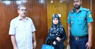 পরিচয় গোপন রেখে পাসপোর্ট করতে এসে রোহিঙ্গা তরুণী আটক