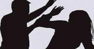 যশোরে গৃহবধূকে গাছের সাথে বেঁধে মারধর