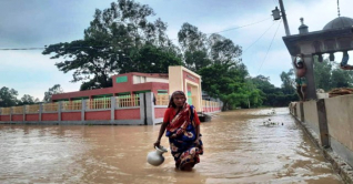 কুড়িগ্রামে বন্যা পরিস্থিতির অবনতি, পানিবন্দি ৪০ হাজার মানুষ