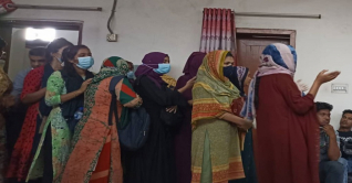 কমলাপুরে নারী যাত্রীদের ক্ষোভ