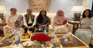 প্রধানমন্ত্রীর সঙ্গে প্রণব মুখার্জির পরিবারের সাক্ষাৎ