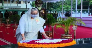 বঙ্গবন্ধুর জন্মদিনে প্রধানমন্ত্রীর শ্রদ্ধা