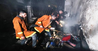 গাজায় শরণার্থী শিবিরে ভয়াবহ আগুন, শিশুসহ নিহত ২১ গাজায় শরণার্থী শিবিরে ভয়াবহ আগুন, শিশুসহ নিহত ২১