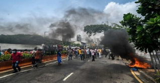 শ্রীলঙ্কার প্রধানমন্ত্রীর পদত্যাগকে কেন্দ্র করে ব্যাপক সংঘর্ষ