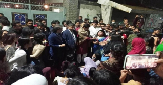 উপাচার্যের আশ্বাসে ফিরলেন ছাত্রীরা