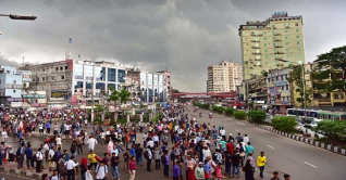 রাজধানীতে পরিবহন সঙ্কট, চরম ভোগান্তিতে সাধারণ মানুষ