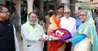 রাষ্ট্রপতির বাড়িতে পৌঁছেছেন প্রধানমন্ত্রী