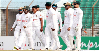 শেষ বিকেলের দুই উইকেটে বাংলাদেশের স্বস্তি শেষ বিকেলের দুই উইকেটে বাংলাদেশের স্বস্তি