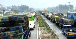 বঙ্গবন্ধু সেতু মহাসড়কে ১৮ কিলোমিটার যানজট বঙ্গবন্ধু সেতু মহাসড়কে ১৮ কিলোমিটার যানজট