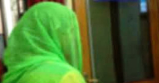 বাড়ি থেকে পালানো তিন কিশোরী আটক বাড়ি থেকে পালানো তিন কিশোরী আটক