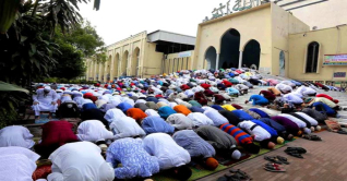 বায়তুল মোকাররমে ঈদের পঞ্চম ও শেষ জামাত অনুষ্ঠিত বায়তুল মোকাররমে ঈদের পঞ্চম ও শেষ জামাত অনুষ্ঠিত
