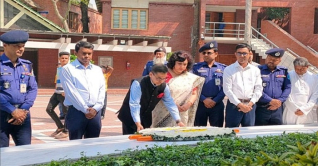 বঙ্গবন্ধুর সমাধিতে ভারতীয় হাইকমিশনারের শ্রদ্ধা