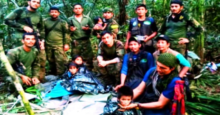 বিমান বিধ্বস্তের ৪০ দিন পর আমাজন থেকে ৪ শিশু উদ্ধার বিমান বিধ্বস্তের ৪০ দিন পর আমাজন থেকে ৪ শিশু উদ্ধার