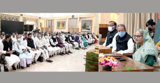 ষড়যন্ত্রের বিরুদ্ধে নেতাকর্মীদের সতর্ক করলেন প্রধানমন্ত্রী