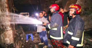 নিউ সুপার মার্কেটে আর কোথাও আগুন নেই নিউ সুপার মার্কেটে আর কোথাও আগুন নেই