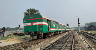 ‘ধূমকেতু এক্সপ্রেস’ দিয়ে ট্রেনের ঈদযাত্রা শুরু