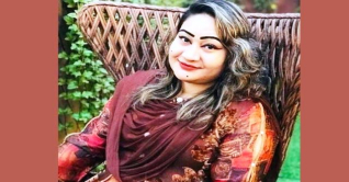 সেই পাপিয়ার পিটুনিতে বেহুঁশ নারী কয়েদি সেই পাপিয়ার পিটুনিতে বেহুঁশ নারী কয়েদি