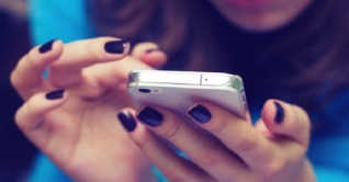 অসচ্ছল শিক্ষার্থীদের জন্য স্মার্টফোন কিনতে তালিকা তৈরির নির্দেশ