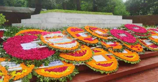 জাতীয় কবির সমাধিতে ফুলেল শ্রদ্ধা