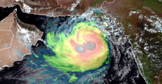 সন্ধ্যায় আঘাত হানবে শক্তিশালী ঘূর্ণিঝড় ‘বিপর্যয়’ সন্ধ্যায় আঘাত হানবে শক্তিশালী ঘূর্ণিঝড় ‘বিপর্যয়’