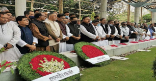 বঙ্গমাতার সমাধিতে আ.লীগের শ্রদ্ধা বঙ্গমাতার সমাধিতে আ.লীগের শ্রদ্ধা