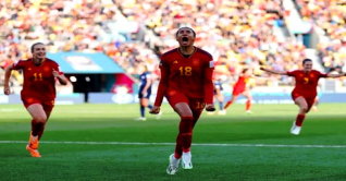 ইতিহাস গড়ে সেমিফাইনালে স্পেন