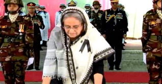 বঙ্গবন্ধুর সমাধিতে প্রধানমন্ত্রীর শ্রদ্ধা