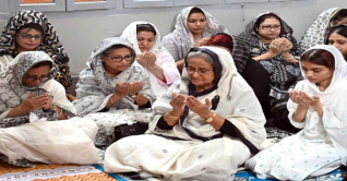 ৩২ নম্বরের সেই বাড়িতে প্রধানমন্ত্রীর দোয়া