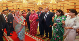 বাজেট পরবর্তী নৈশভোজে অংশ নিলেন প্রধানমন্ত্রী