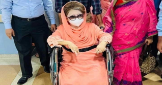 নিবিড় পর্যবেক্ষণে খালেদা জিয়া, কমেছে জ্বর নিবিড় পর্যবেক্ষণে খালেদা জিয়া, কমেছে জ্বর