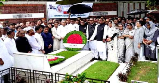 আইভি রহমানের সমাধিতে আওয়ামী লীগের শ্রদ্ধা আইভি রহমানের সমাধিতে আওয়ামী লীগের শ্রদ্ধা