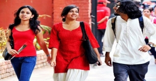 ভারতে সংখ্যায় পুরুষের চেয়ে এগিয়ে গেল নারীরা