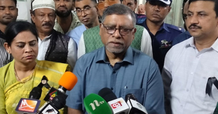 ডেঙ্গু রোগী বেড়ে যাওয়ায় স্যালাইনের ঘাটতি দেখা দিয়েছে ডেঙ্গু রোগী বেড়ে যাওয়ায় স্যালাইনের ঘাটতি দেখা দিয়েছে