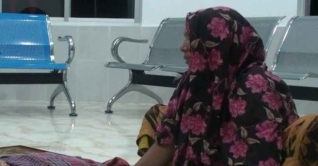 মায়ের কোল থেকে শিশুকে কেড়ে নিয়ে ছুঁড়ে ফেলে হত্যা! মায়ের কোল থেকে শিশুকে কেড়ে নিয়ে ছুঁড়ে ফেলে হত্যা!