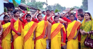 শ্রীমঙ্গলে ঐতিহ্যবাহী করম উৎসবে মাতলেন চা-শ্রমিকরা