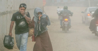বায়ুদূষণে ঢাকা সপ্তম বায়ুদূষণে ঢাকা সপ্তম