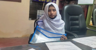 বাবার মরদেহ বাড়িতে রেখে এসএসসি পরীক্ষা দিলো রিপা বাবার মরদেহ বাড়িতে রেখে এসএসসি পরীক্ষা দিলো রিপা