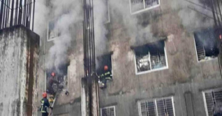 যেকোনো সময় ভেঙে পড়তে পারে ভবনটি