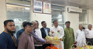 যুদ্ধাহত মুক্তিযোদ্ধাদের ফলমূল ও মিষ্টি পাঠালেন প্রধানমন্ত্রী