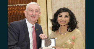 ডিপ্লোম্যাট অব দ্য ইয়ার অ্যাওয়ার্ড পেলেন হাইকমিশনার সাইদা মুনা 