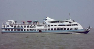 মেঘনায় ৮০০ যাত্রী নিয়ে লঞ্চ বিকল