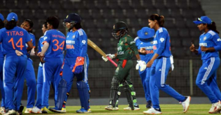 ব্যাটিং ব্যর্থতায় বড় ব্যবধানে হেরেছে মেয়েরা